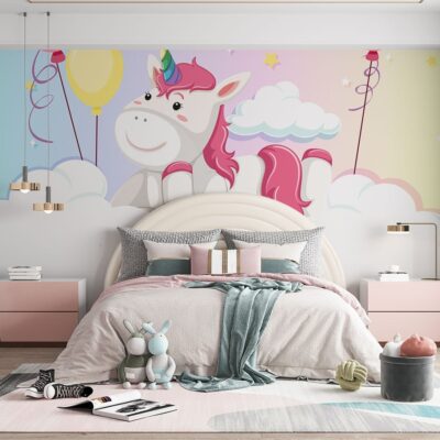 Fototapetul 'Unicorn și Baloane Colorate' aduce în camera ta o scenă de basm plină de culoare și magie.