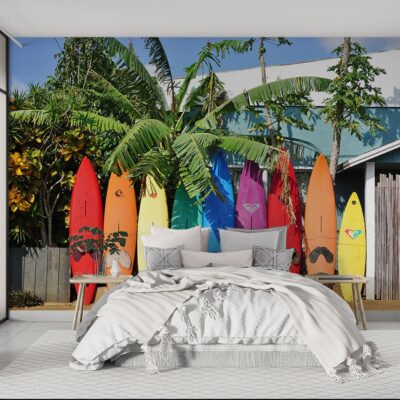 Fototapetul "Plăci de Surf" aduce atmosfera relaxată și vibrantă a plajelor tropicale direct în interiorul casei tale. Cu un design captivant ce prezintă plăci de surf colorate pe nisipul plajei, acest decor emană o energie pozitivă și un aer de vacanță.